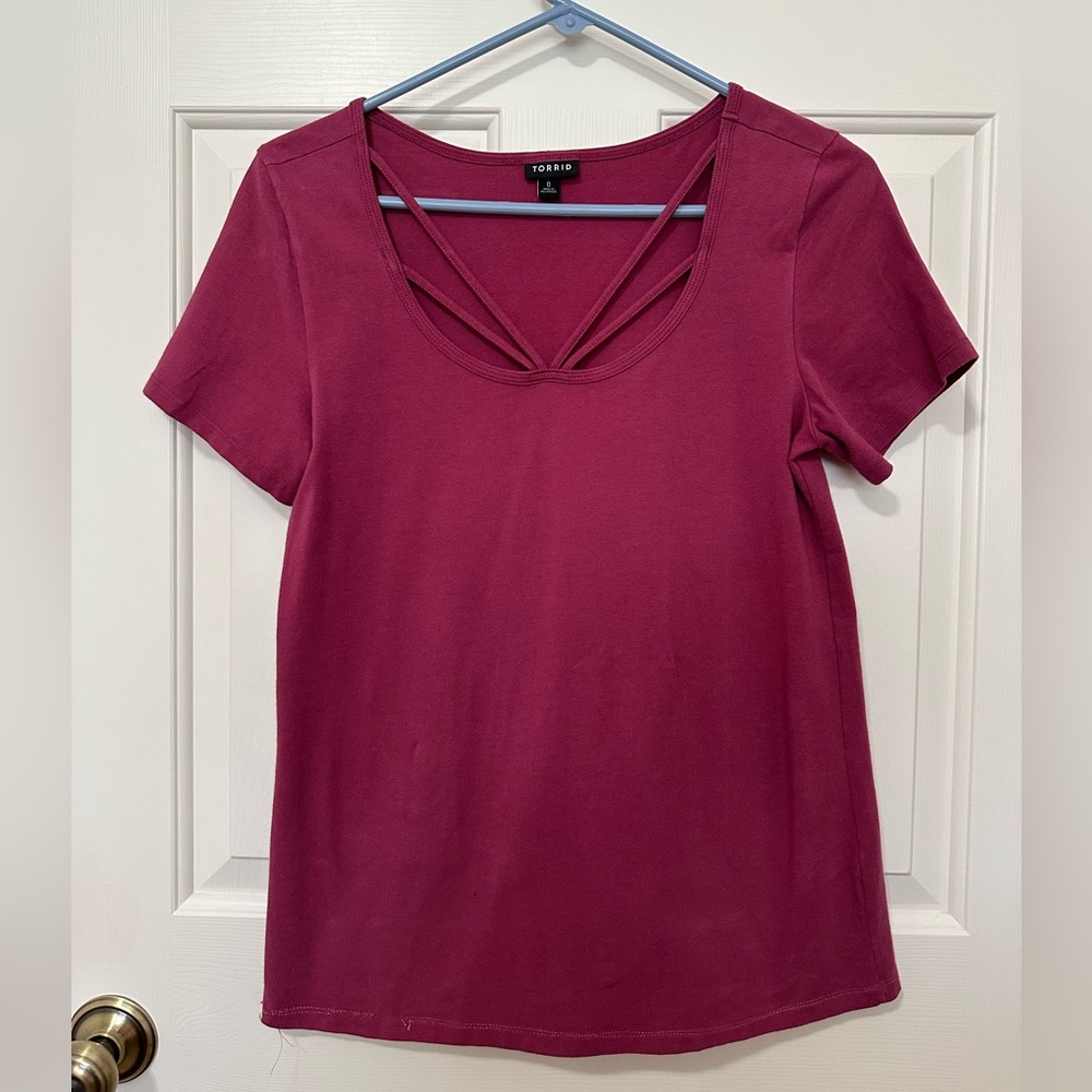TORRID Foxy scoop neck stappy cap sleeve tee shirt size 0, US size 12, Large